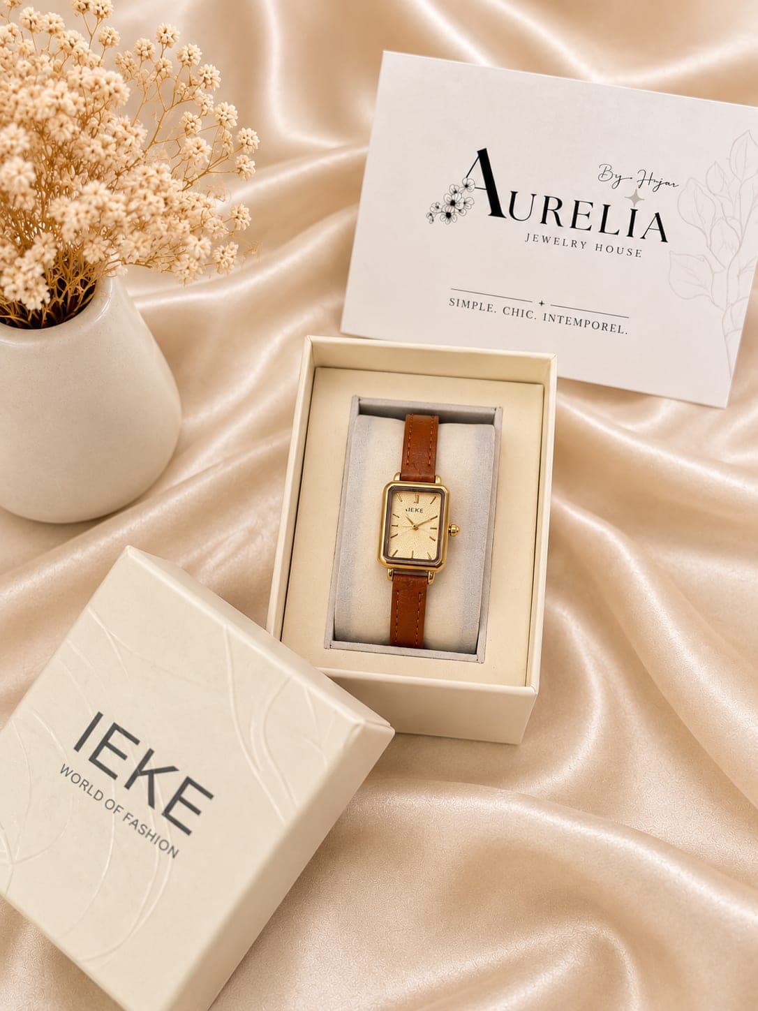 Montre IEKE Rectangle Doree Cadran Dore Bracelet Cuir Camel — bijou en acier inoxydable, Aurelia Jewelry House